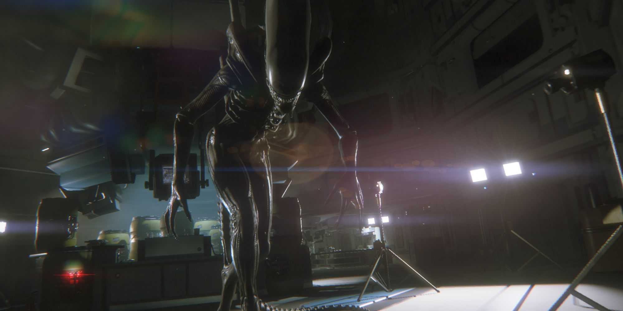 Xenomorph alien standing near the camera in Alien Isolation