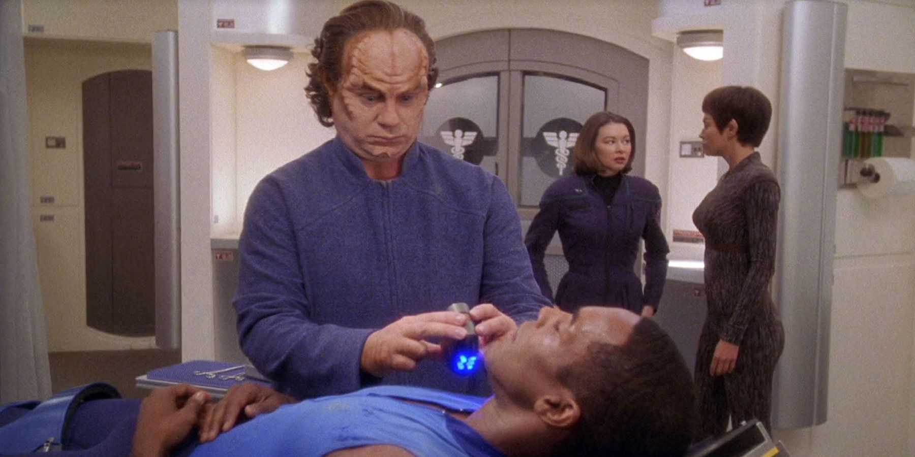 Star Trek Enterprise Phlox em ação