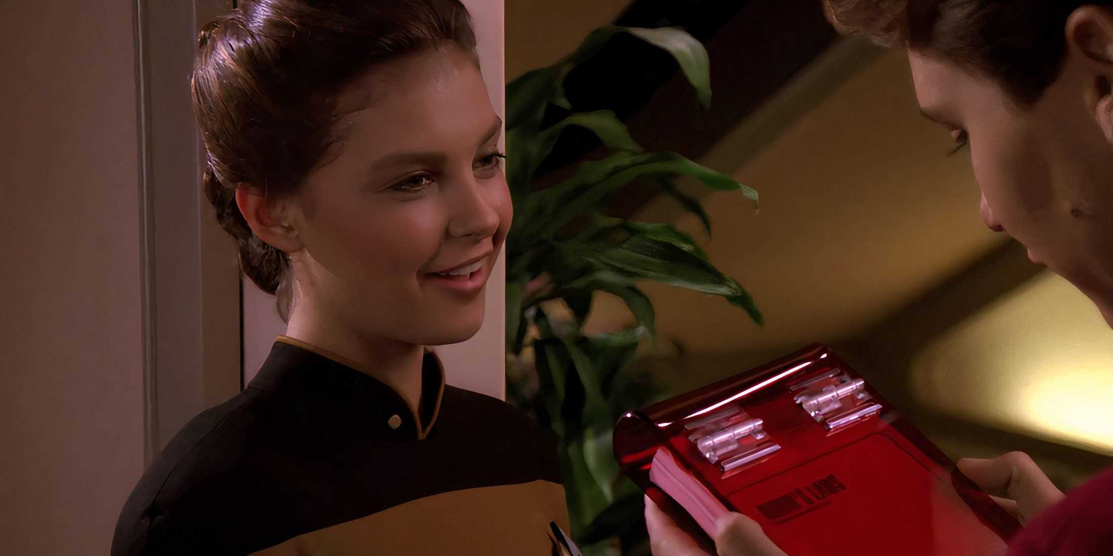 tricorder robin lefler em star trek