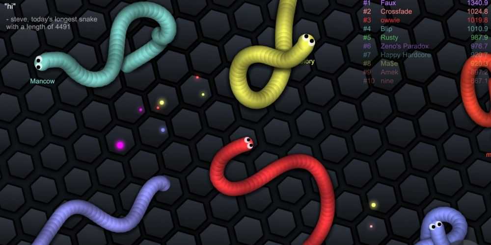 Captura de tela do Slither.io com várias cores diferentes de cobras