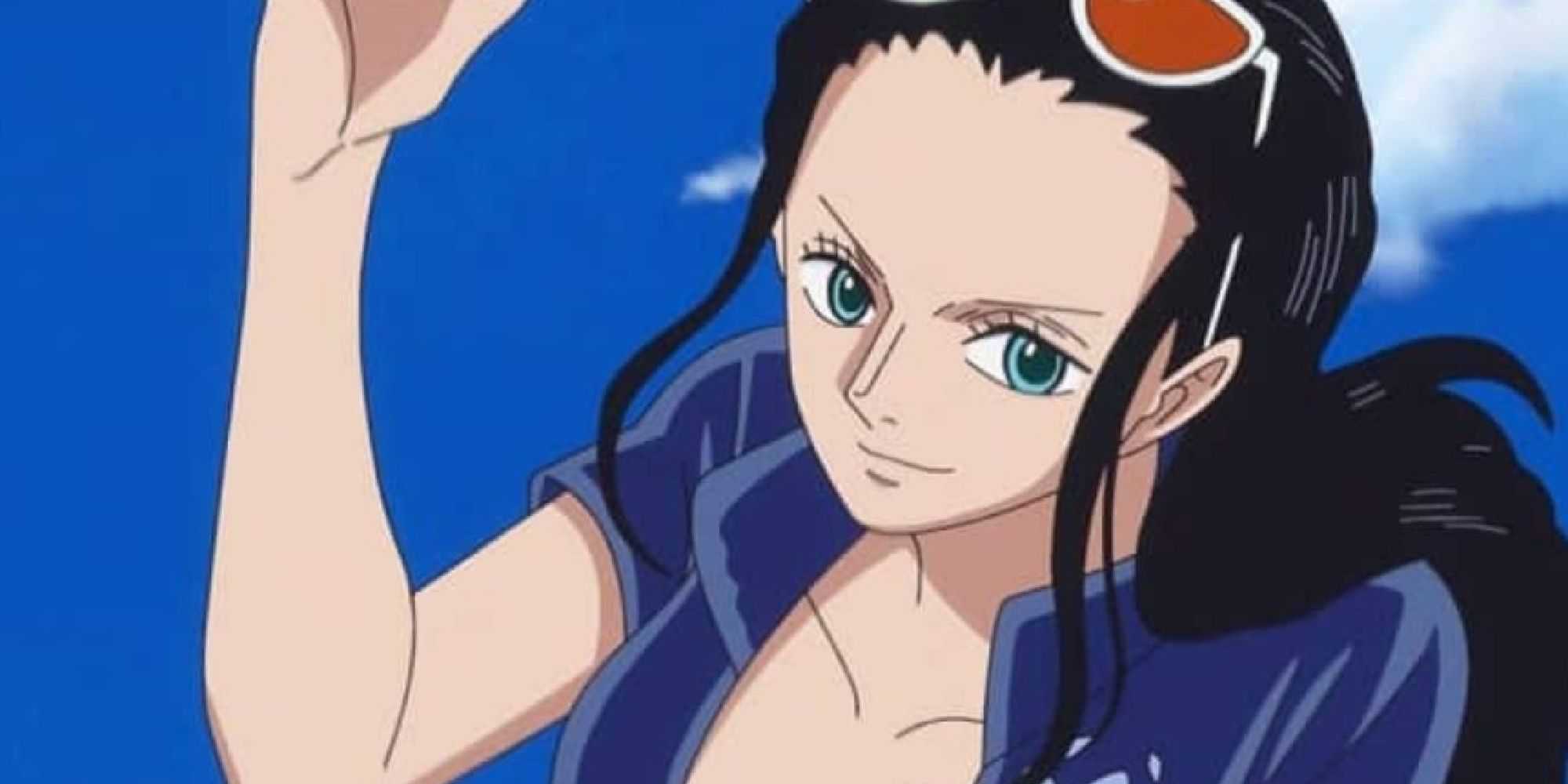 Pós-timeskip Nico Robin usando óculos escuros e parada do lado de fora em One Piece