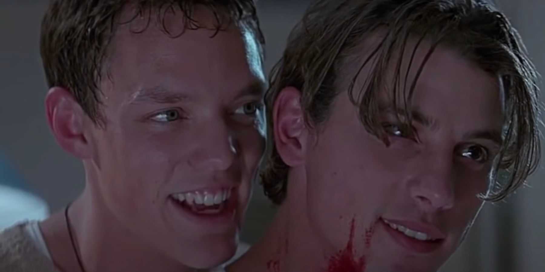 Stu Macher (Matthew Lillard) and Billy Loomis (Skeet Ulrich) in Scream