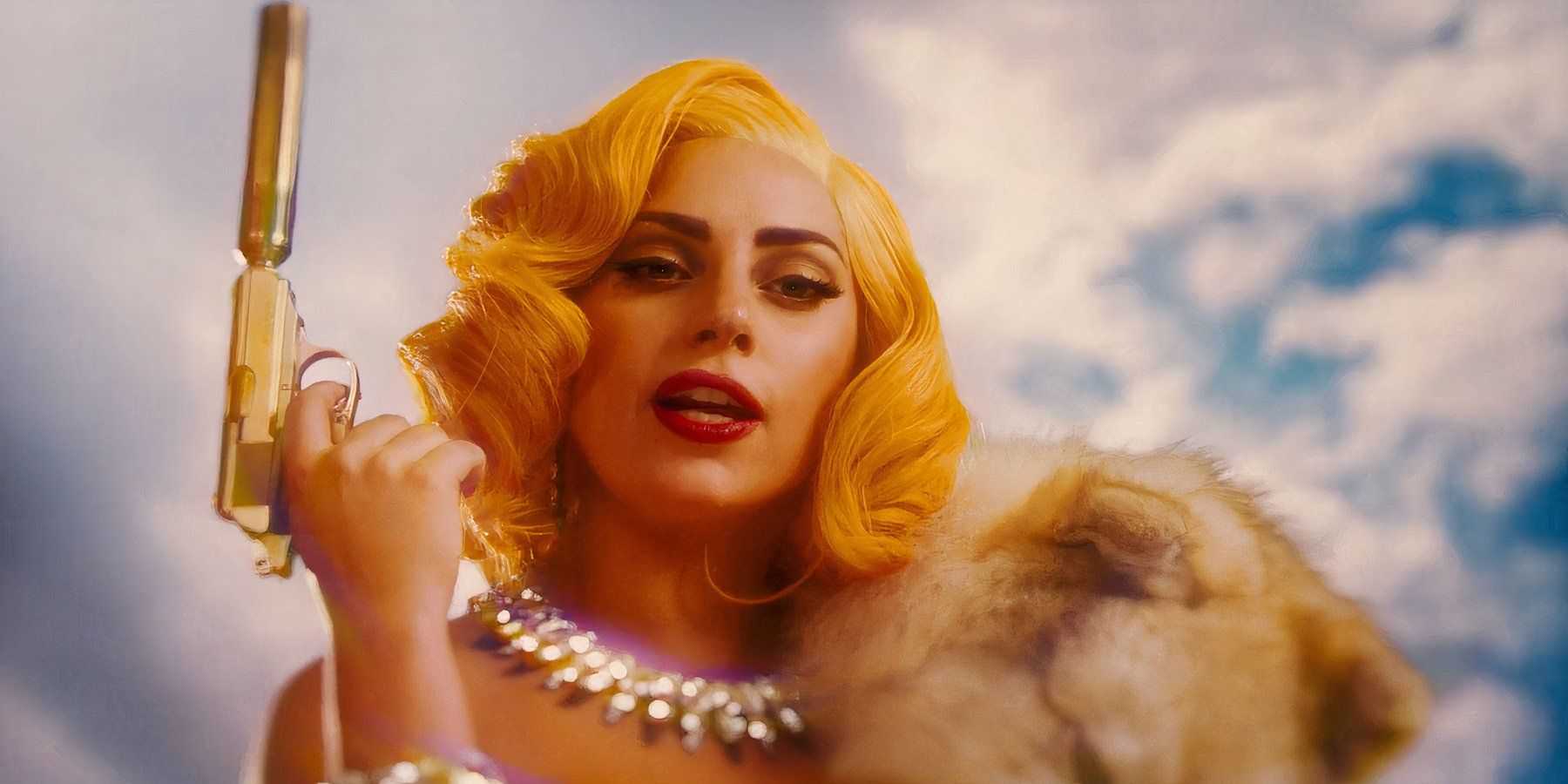 Lady Gaga segurando uma arma em Machete Kills