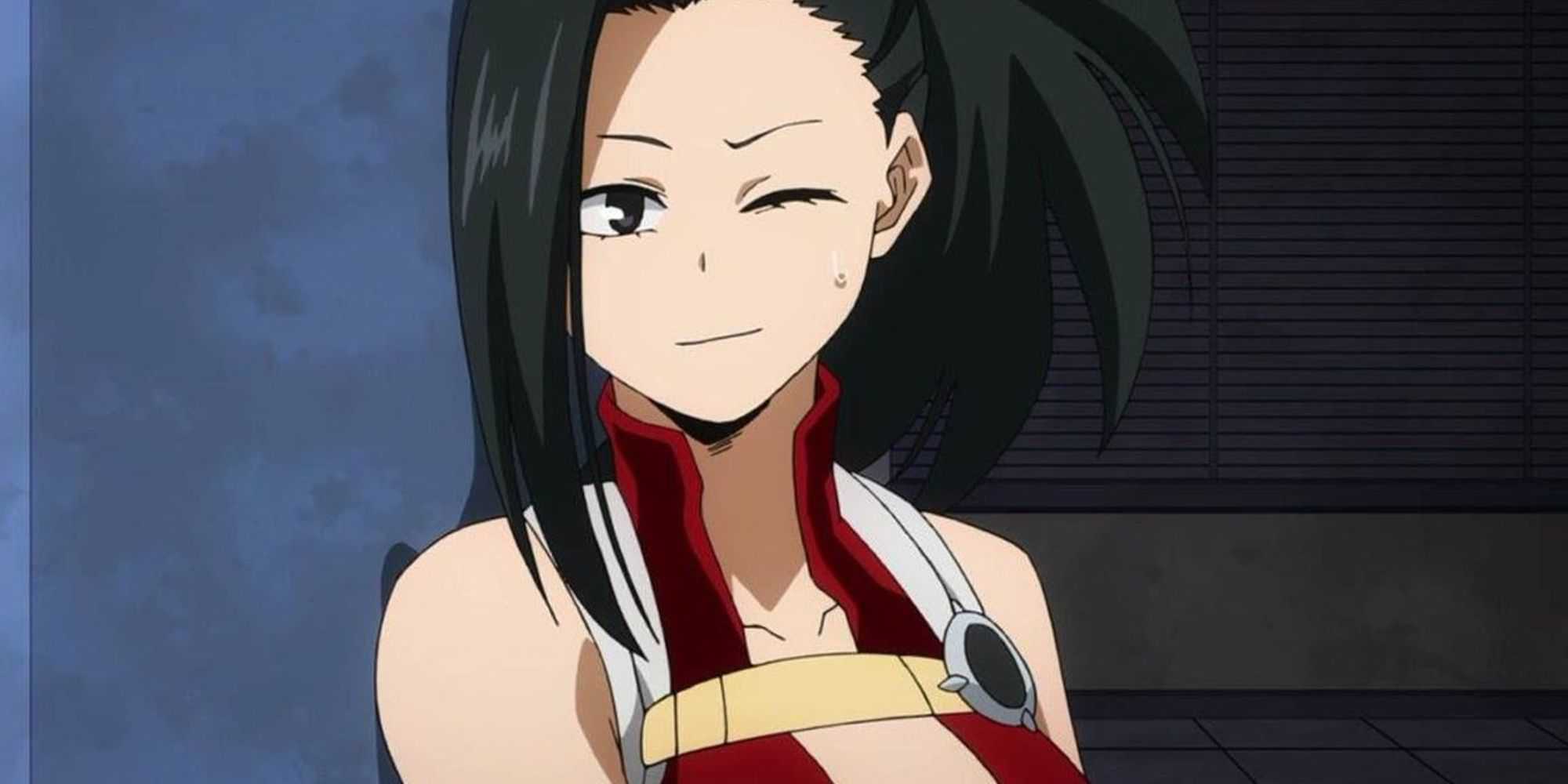 Momo piscando em sua roupa de heroína em My Hero Academia